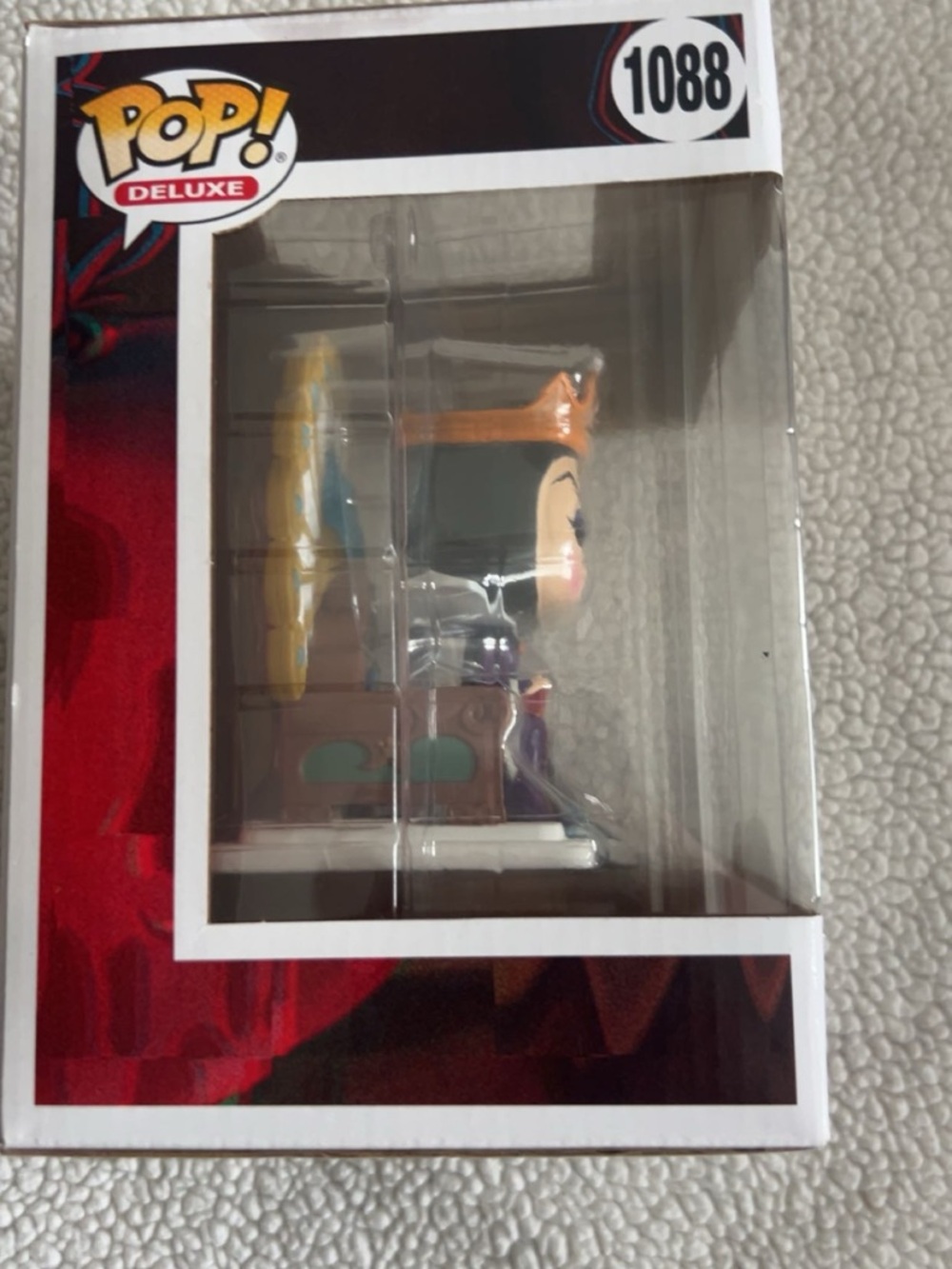 Funko Pop! Deluxe Evil Queen on Throne - Picture 6 of 8
